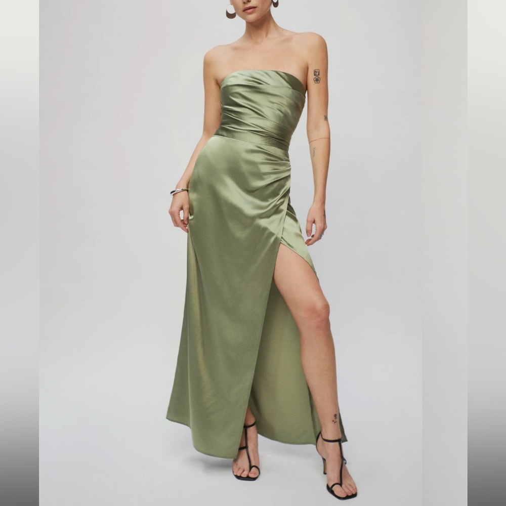 Barrow silk dress with front slit, strapless